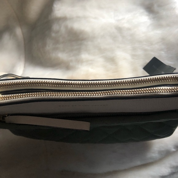 Marc by Marc Jacobs Tread Lightly Double Cross - Picture 5 of 5